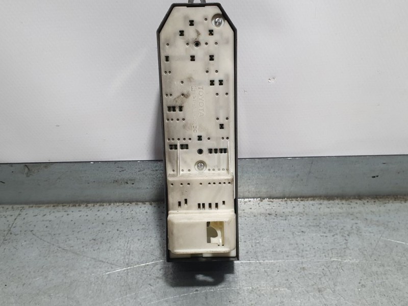 Recambio de mando elevalunas delantero izquierdo para toyota rav 4 (a3) sol referencia OEM IAM 8482012520  