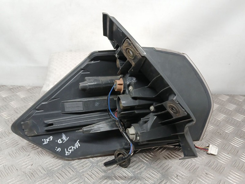 Recambio de piloto trasero derecho exterior para nissan x-trail iii (t32_, t32r, t32rr) 1.6 dci (t32) referencia OEM IAM 265506F