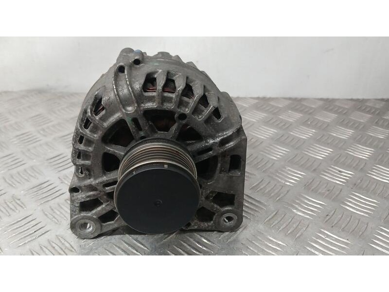 Recambio de alternador para renault clio iv business referencia OEM IAM 231007865R VALEO TG12C124