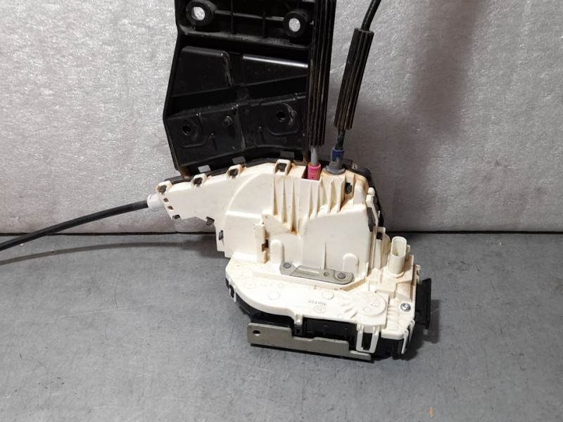 Recambio de cerradura puerta trasera izquierda para jeep compass ii limited 4x2 referencia OEM IAM P04589915AE  4 PINS