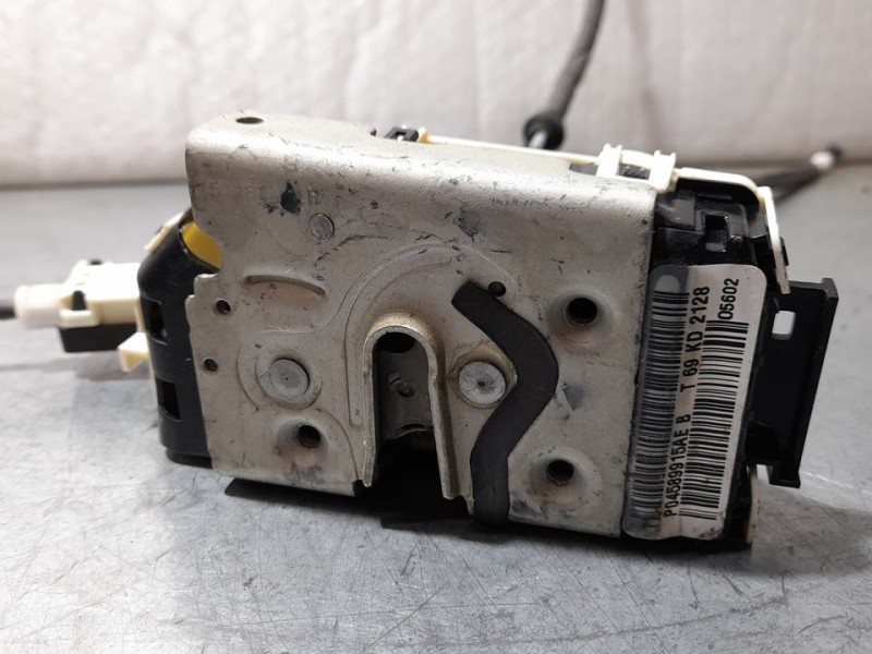 Recambio de cerradura puerta trasera izquierda para jeep compass ii limited 4x2 referencia OEM IAM P04589915AE  4 PINS