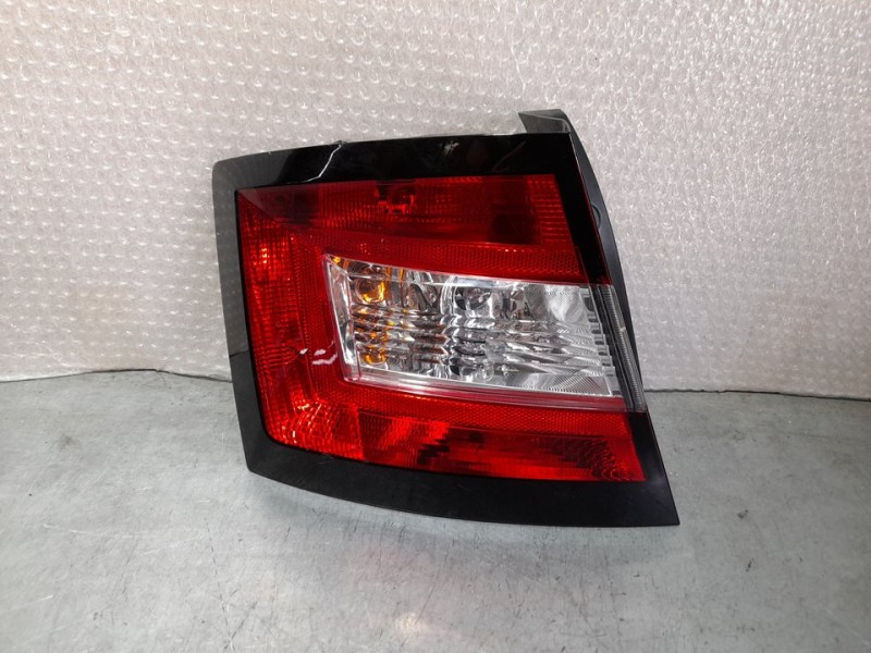 Recambio de piloto trasero izquierdo para skoda fabia active referencia OEM IAM 6V6945095 62421901 