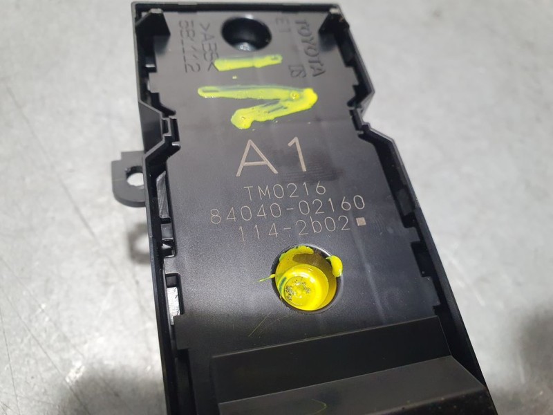 Recambio de mando elevalunas delantero izquierdo para toyota c-hr hybrid advance referencia OEM IAM 8404002160  TOCADO