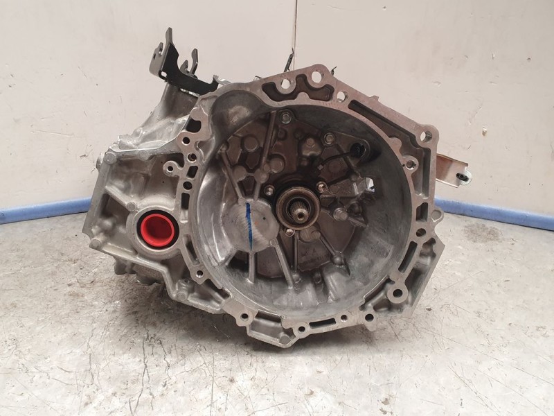 Recambio de caja cambios para toyota yaris active referencia OEM IAM 303000D513  6VELOCIDADES