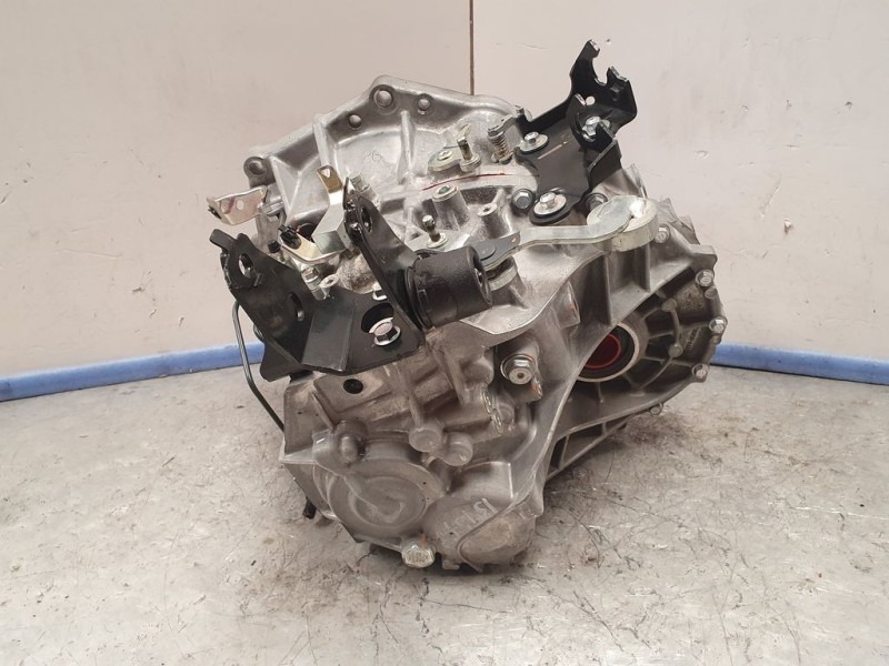 Recambio de caja cambios para toyota yaris active referencia OEM IAM 303000D513  6VELOCIDADES
