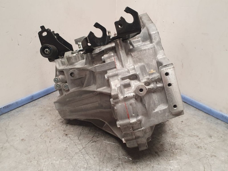 Recambio de caja cambios para toyota yaris active referencia OEM IAM 303000D513  6VELOCIDADES