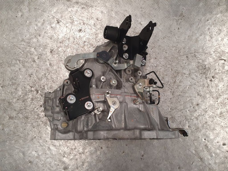 Recambio de caja cambios para toyota yaris active referencia OEM IAM 303000D513  6VELOCIDADES