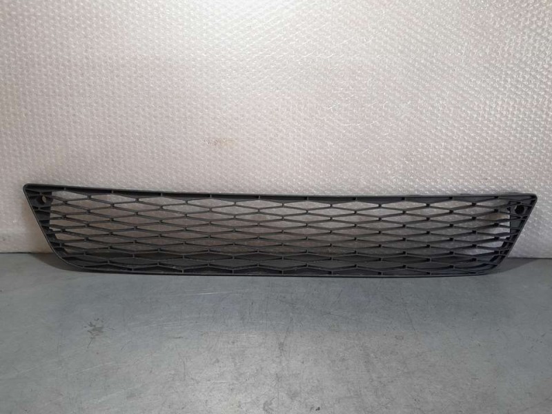 Recambio de rejilla central paragolpes para seat leon (5f1) reference referencia OEM IAM 5Q0122323A  