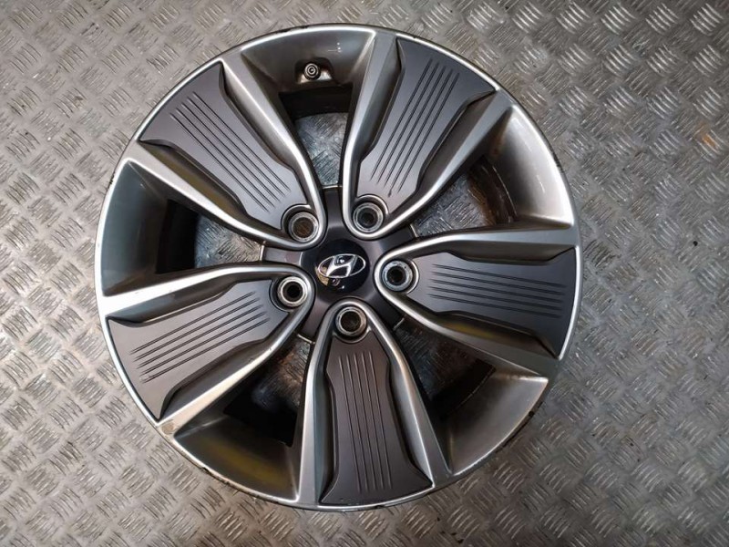 Recambio de llanta para hyundai ioniq hybrid referencia OEM IAM 7X17 5 TORN ET 53 ALUMINIO 