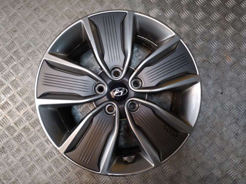 Recambio de llanta para hyundai ioniq hybrid referencia OEM IAM 7X17 5 TORN ET 53 ALUMINIO 
