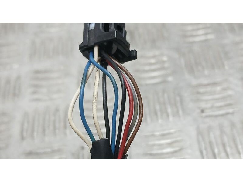 Recambio de retrovisor derecho para renault clio iv business referencia OEM IAM 963016264R ELECTRICO 9 CABLES 