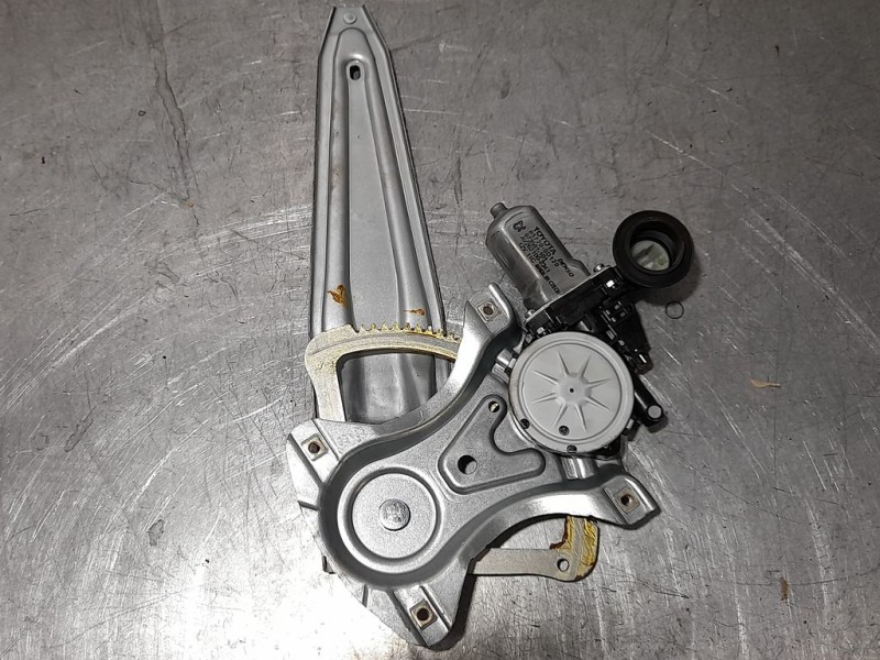 Recambio de elevalunas trasero derecho para toyota yaris active referencia OEM IAM 85720OD120 6 PINS ELECTRICO