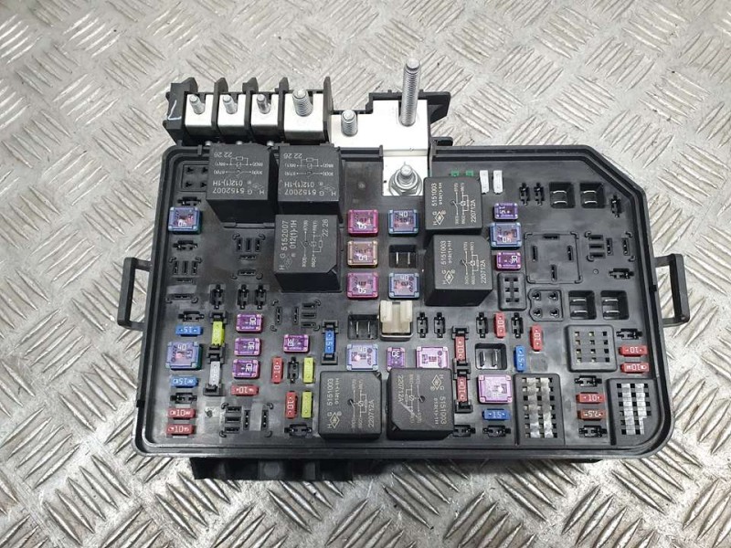 Recambio de caja reles / fusibles para maxus e-deliver 9 l2 h1 referencia OEM IAM C00295403 6127006 