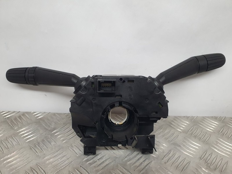 Recambio de mando luces y limpia para jeep compass ii limited 4x2 referencia OEM IAM 6UE06LXHAA 28634543 