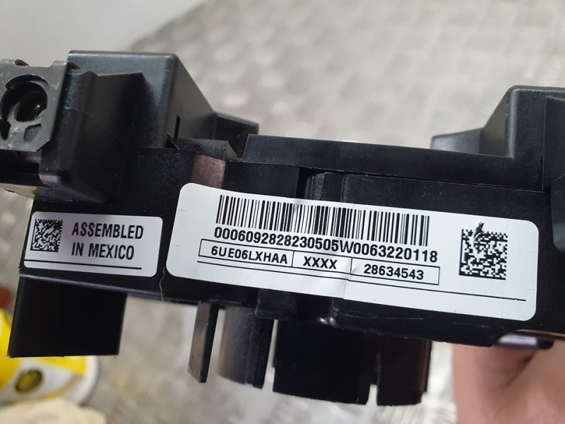 Recambio de mando luces y limpia para jeep compass ii limited 4x2 referencia OEM IAM 6UE06LXHAA 28634543 