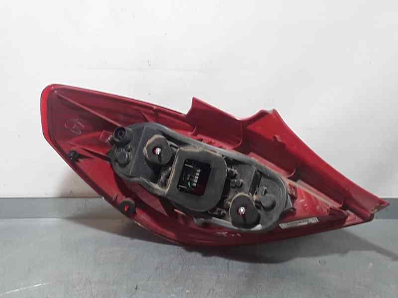 Recambio de piloto trasero derecho para opel corsa d cosmo referencia OEM IAM 13186351 89038961A VALEO