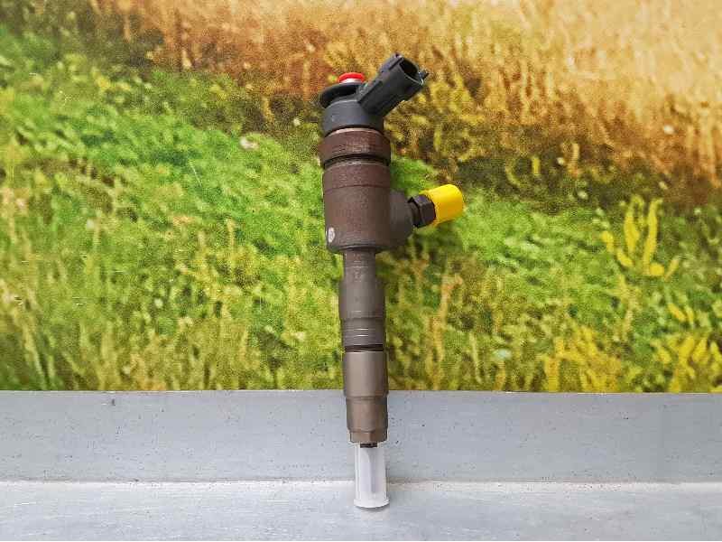 Recambio de inyector para peugeot 208 access referencia OEM IAM 870689 0445110339 BOSCH