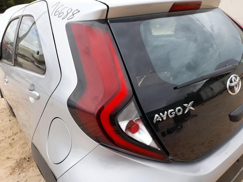 Recambio de piloto trasero izquierdo para toyota aygo x (_b7_) 1.0 vvt-i (kgb70) referencia OEM IAM 815610H180  