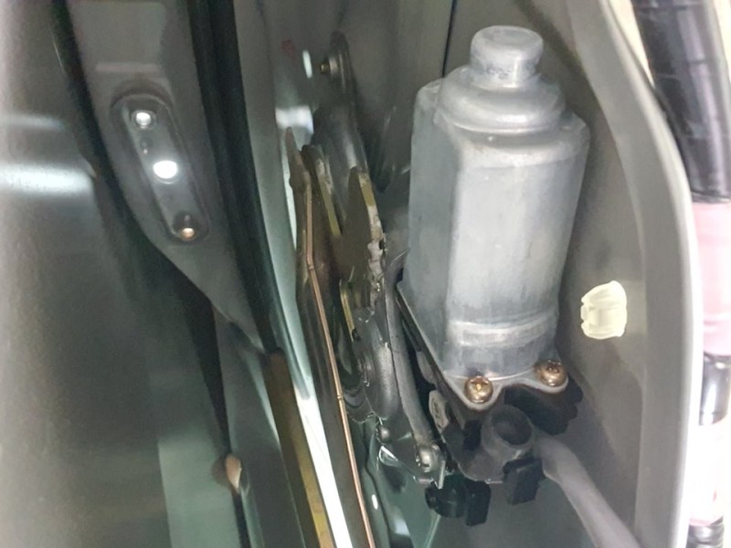 Recambio de elevalunas trasero izquierdo para lexus is200 (gxe10) 2.0 luxury referencia OEM IAM   ELECTRICO