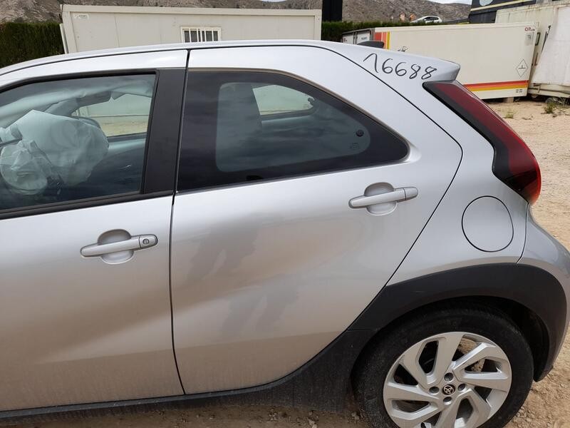 Recambio de puerta trasera izquierda para toyota aygo x (_b7_) 1.0 vvt-i (kgb70) referencia OEM IAM 670040H070  