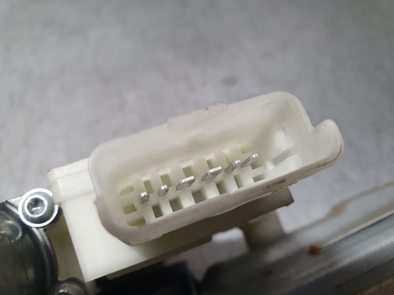 Recambio de elevalunas trasero izquierdo para peugeot 308 allure referencia OEM IAM 9826030480  ELECTRICO 6 PINES