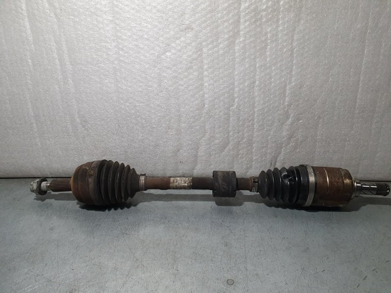 Recambio de transmision delantera izquierda para dacia duster ambiance 4x2 referencia OEM IAM 391015061R  