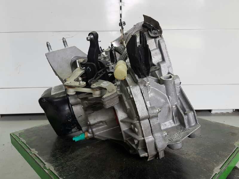 Recambio de caja cambios para dacia sandero basis referencia OEM IAM JH3397 S026987 5VELOCIDADES