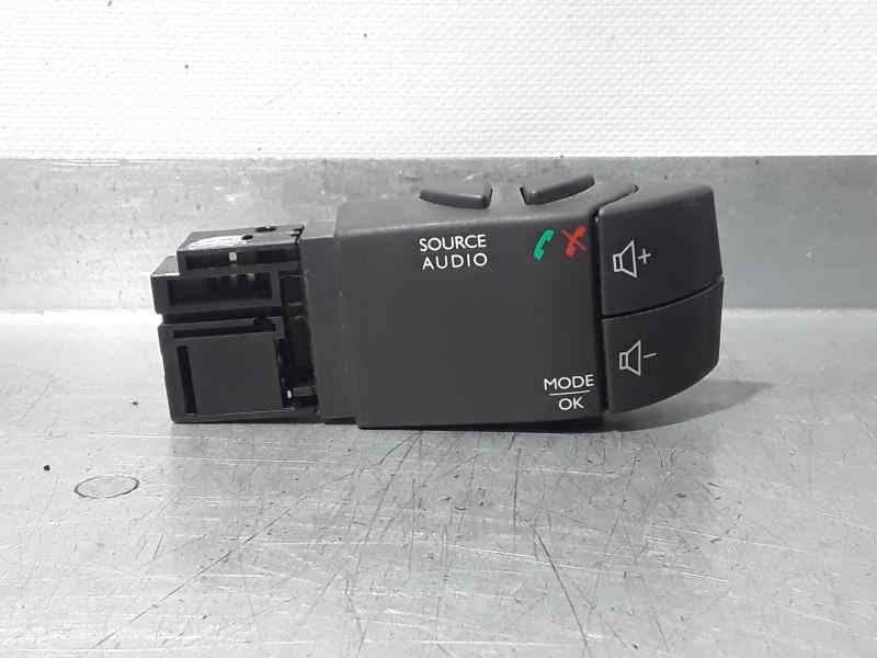 Recambio de mando radio para dacia sandero basis referencia OEM IAM 255522448R  