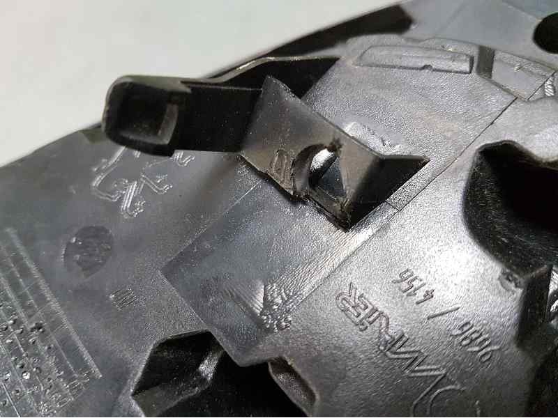 Recambio de rejilla delantera para peugeot 207 confort referencia OEM IAM   1 PATA ROTA