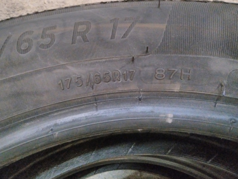 Recambio de neumatico pareja para neumaticos reutilizados - referencia OEM IAM 175651787H 175/65/17/87H MICHELIN