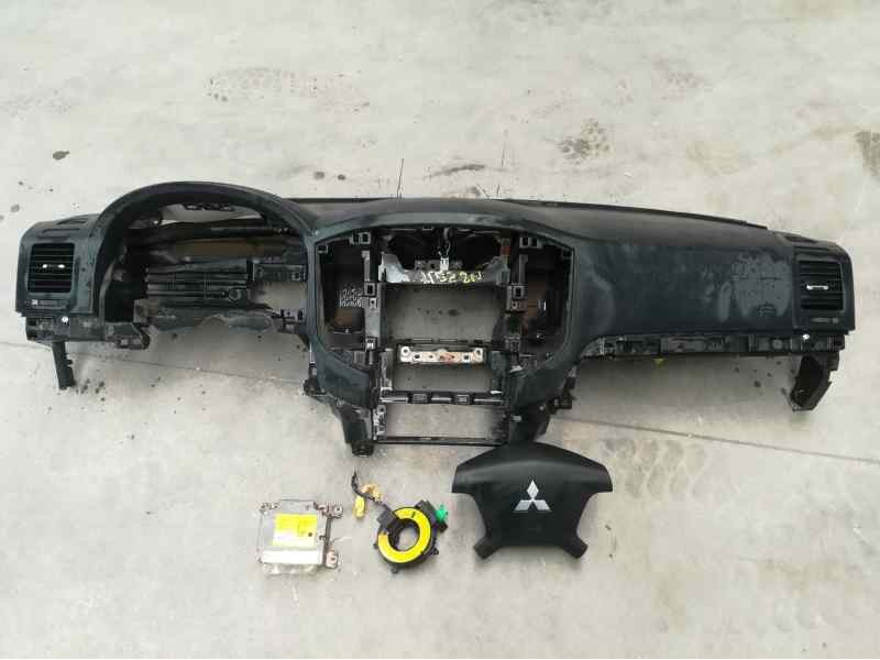 Recambio de kit airbag para mitsubishi montero (v80/v90) 3.2 di-d kaiteki (3-ptas.) referencia OEM IAM   INUNDADO