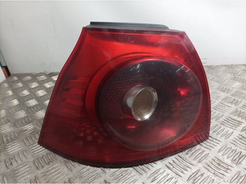 Recambio de piloto trasero izquierdo para volkswagen golf v berlina (1k1) trendline referencia OEM IAM 1K695095G  