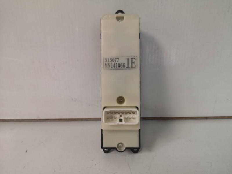 Recambio de mando elevalunas delantero izquierdo para mitsubishi grandis (na0w) 2.0 di-d invite referencia OEM IAM MN1410661E  