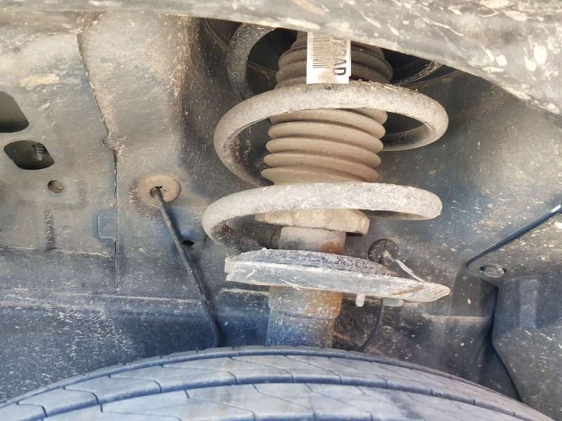 Recambio de amortiguador delantero izquierdo para jeep compass limited 4x2 referencia OEM IAM 68058845AC  