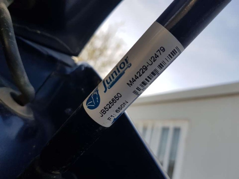 Recambio de amortiguadores maletero / porton para jeep compass limited 4x2 referencia OEM IAM JB525650  