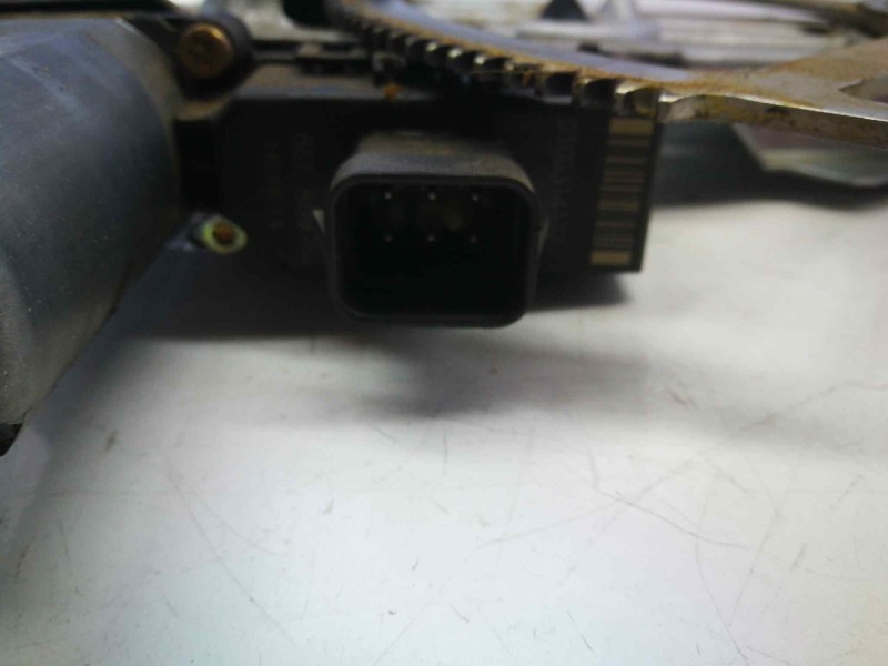 Recambio de elevalunas delantero izquierdo para opel astra g berlina 1.6 16v referencia OEM IAM 90521881  6 PINS