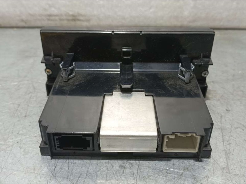 Recambio de pantalla multifuncion para volvo v50 familiar 1.6 d drive kinetic referencia OEM IAM 31268055 69199100U 