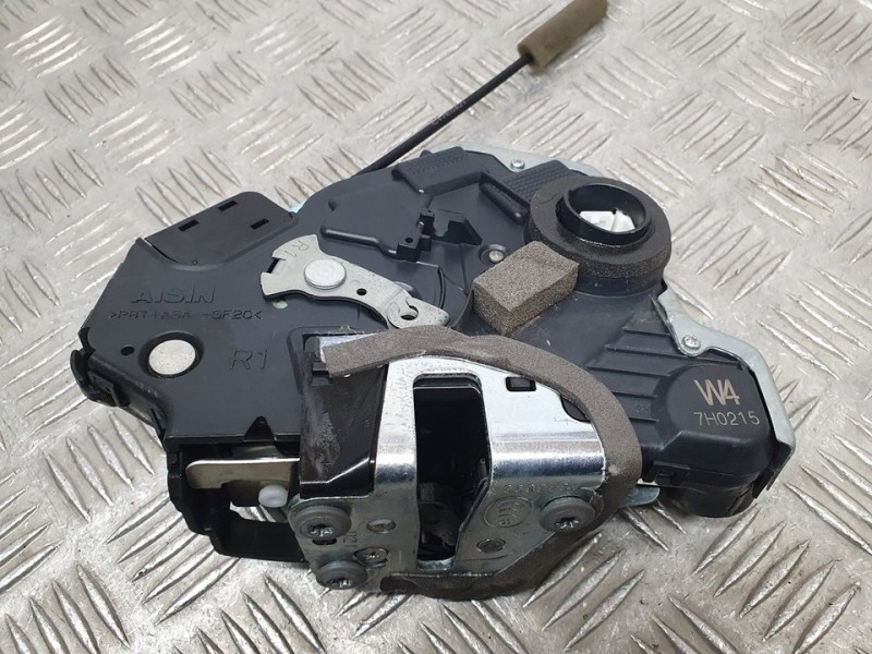 Recambio de cerradura puerta delantera derecha para lexus is 300h referencia OEM IAM SIN REF  10 PINES