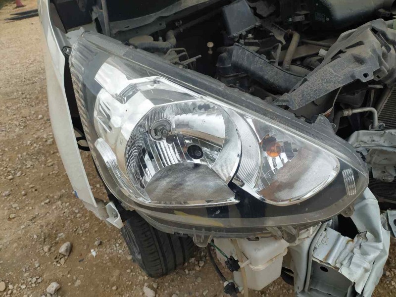 Recambio de faro derecho para mitsubishi space star (a00) kaiteki referencia OEM IAM 8301C194  TOCADO