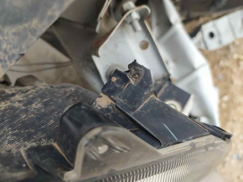 Recambio de faro derecho para mitsubishi space star (a00) kaiteki referencia OEM IAM 8301C194  TOCADO