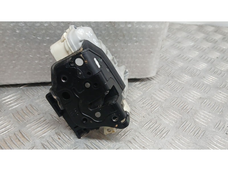 Recambio de cerradura puerta delantera izquierda para volkswagen passat b7 (362) 2.0 tdi referencia OEM IAM 3C1837015A  