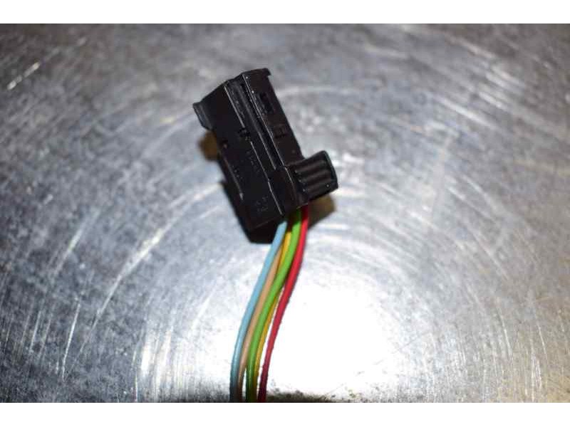 Recambio de retrovisor izquierdo para citroën c3 collection referencia OEM IAM 232676023 5 CABLES ELECTRICO