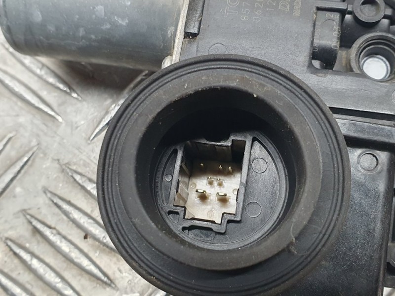 Recambio de elevalunas delantero derecho para lexus is 300h referencia OEM IAM 13262410  ELECTRICO 7 PINES