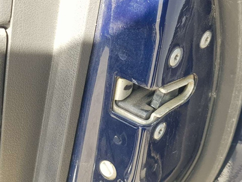 Recambio de cerradura puerta trasera derecha para jeep compass limited 4x2 referencia OEM IAM 04589650AE  