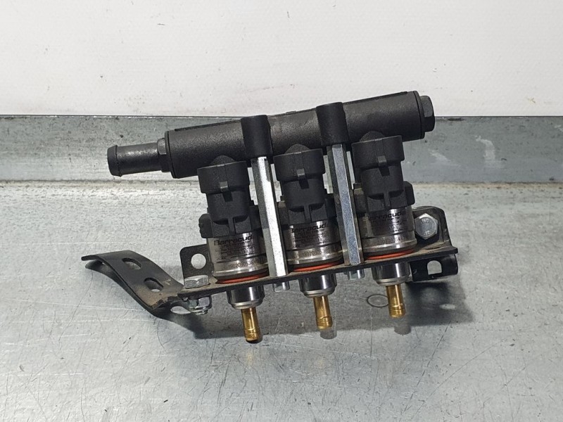 Recambio de rampa inyectora para seat ibiza (6j5) emoción referencia OEM IAM 67R016409 110R006410 