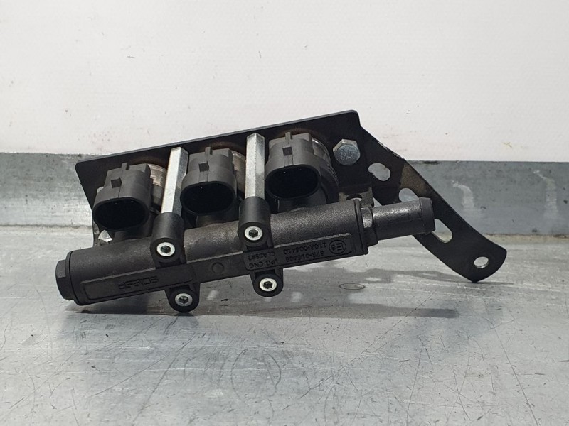 Recambio de rampa inyectora para seat ibiza (6j5) emoción referencia OEM IAM 67R016409 110R006410 