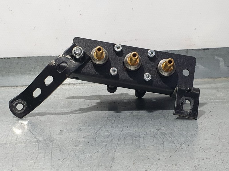 Recambio de rampa inyectora para seat ibiza (6j5) emoción referencia OEM IAM 67R016409 110R006410 