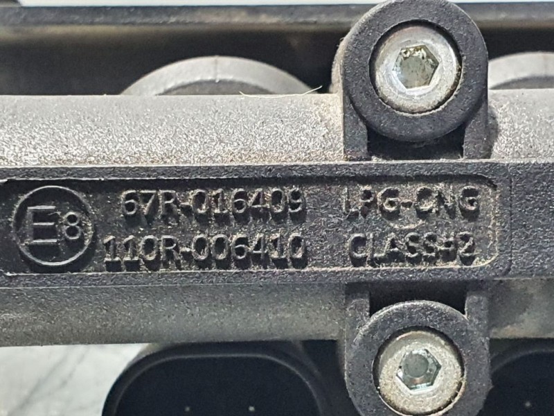 Recambio de rampa inyectora para seat ibiza (6j5) emoción referencia OEM IAM 67R016409 110R006410 