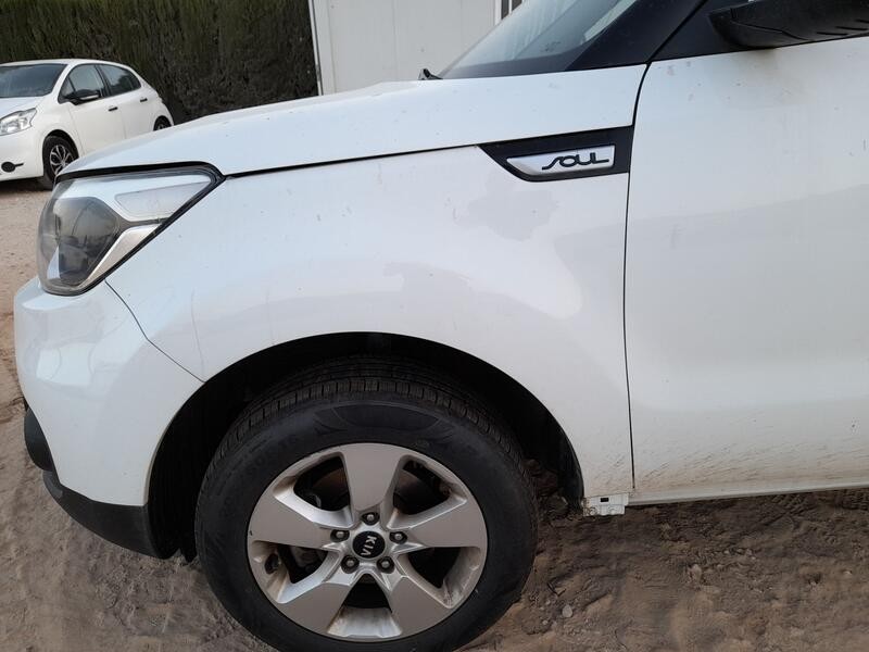 Recambio de aleta delantera izquierda para kia soul ii (ps) 1.6 gdi referencia OEM IAM 66311B2000  