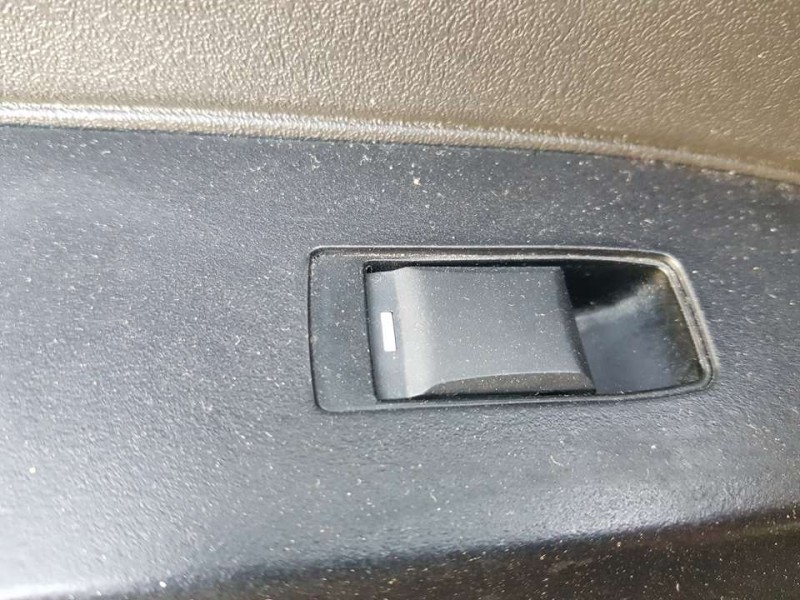 Recambio de mando elevalunas trasero izquierdo para jeep compass limited 4x2 referencia OEM IAM 04602933AA  